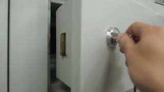 イトーキ 夜間投入金庫 ニューゴールドセーフ GGN-613D N(投入口の防盗機構)