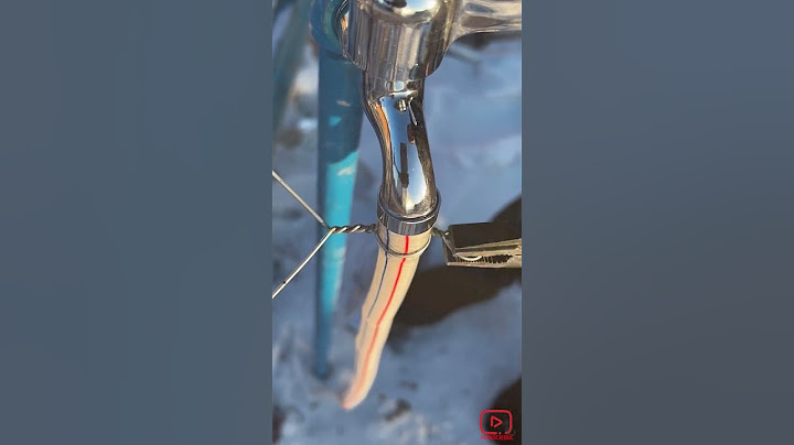 A very practical tip: connect the faucet to the water pipe with an iron wire fixing knot