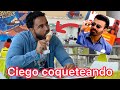 El hombre ciego comiendo helado | Ciego coqueteando | Blind Prank