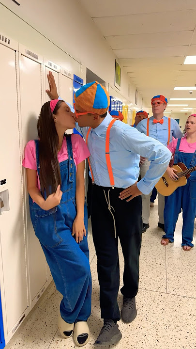 TEACHERS KISSED 🤮