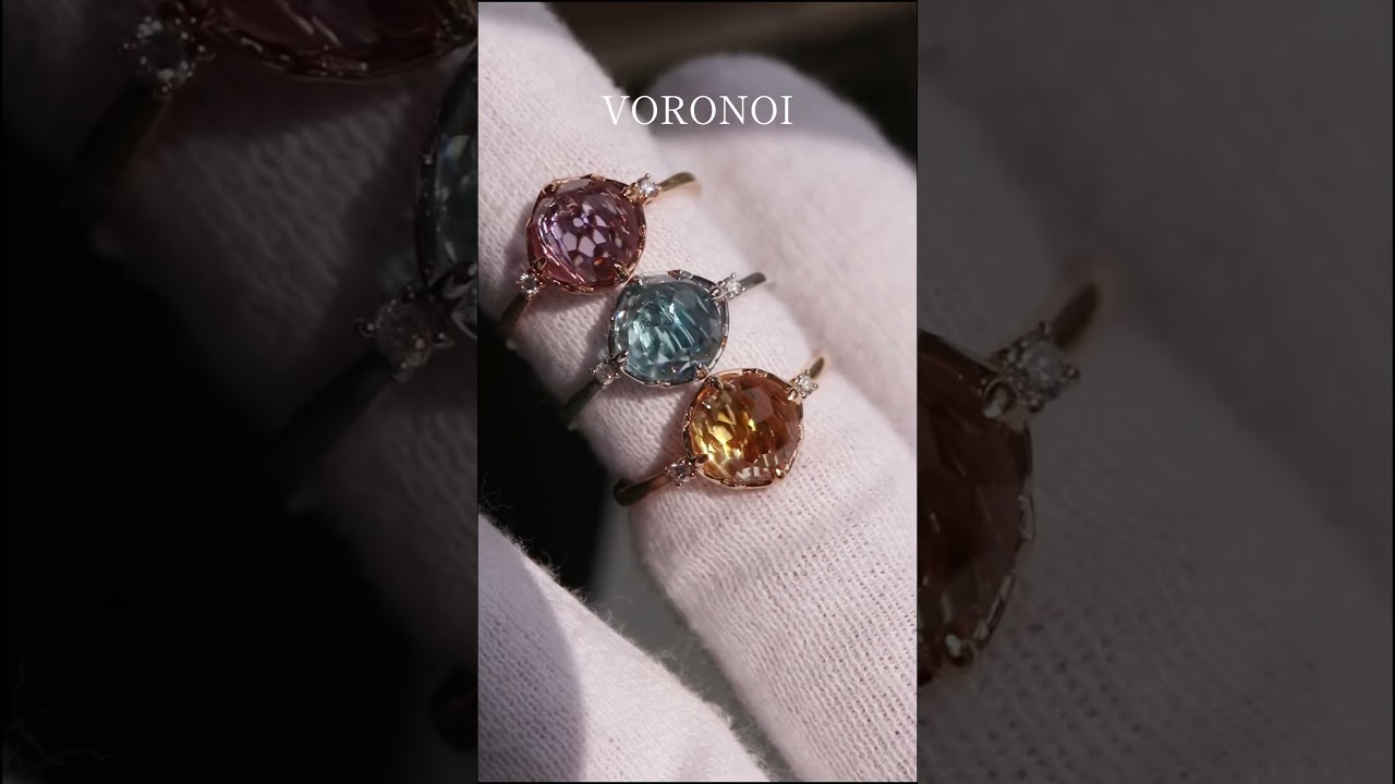A sparkle that seems to be enveloped in light. MINAMO's dewy