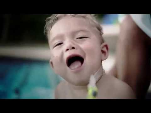Video: Babynyheter: Boomer Phelps Gratulerer Pappa Med Søte Bilder