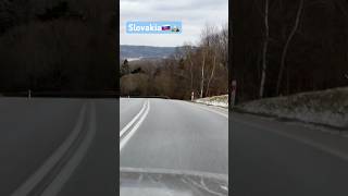 Lekki śnieg + ostre zakręty = test kierowcy 😂 #Slowacja #mountains #fyp #foryou #viral#trending#car