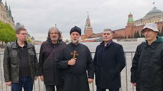 Иподякон Атанас Стефанов  на червения площад в Москва с православни съратници !]