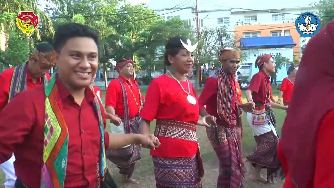 TARIAN DAERAH DIIRINGI LAGU MUNI JO  DALAM RANGKA MEMPERINGATI HUT PANCASILA