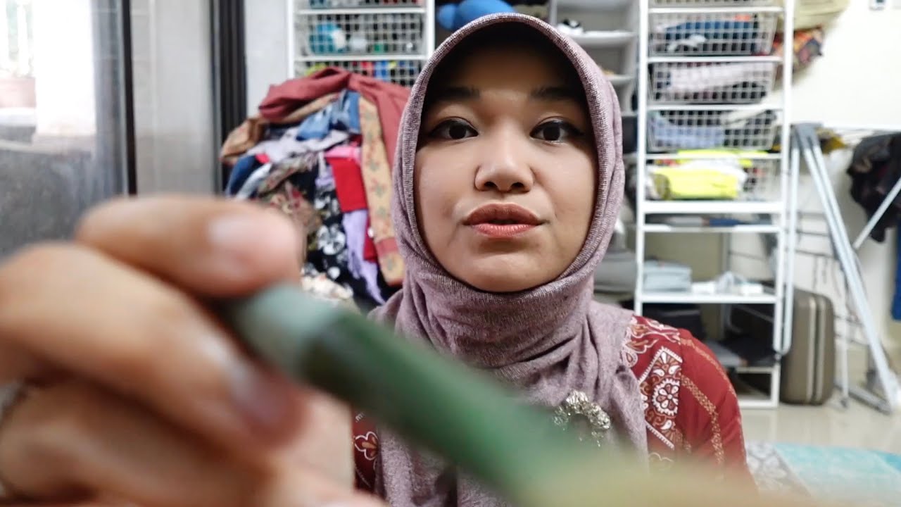 ASMR Hindi - Roleplay Doing Your Makeup💄(Soft Spoken)