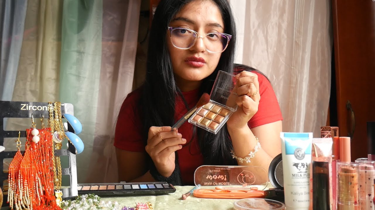 ASMR, SELLER (makeup, perfumes, jewelry) Saleswoman puts your makeup on, Roleplay, soft spoken