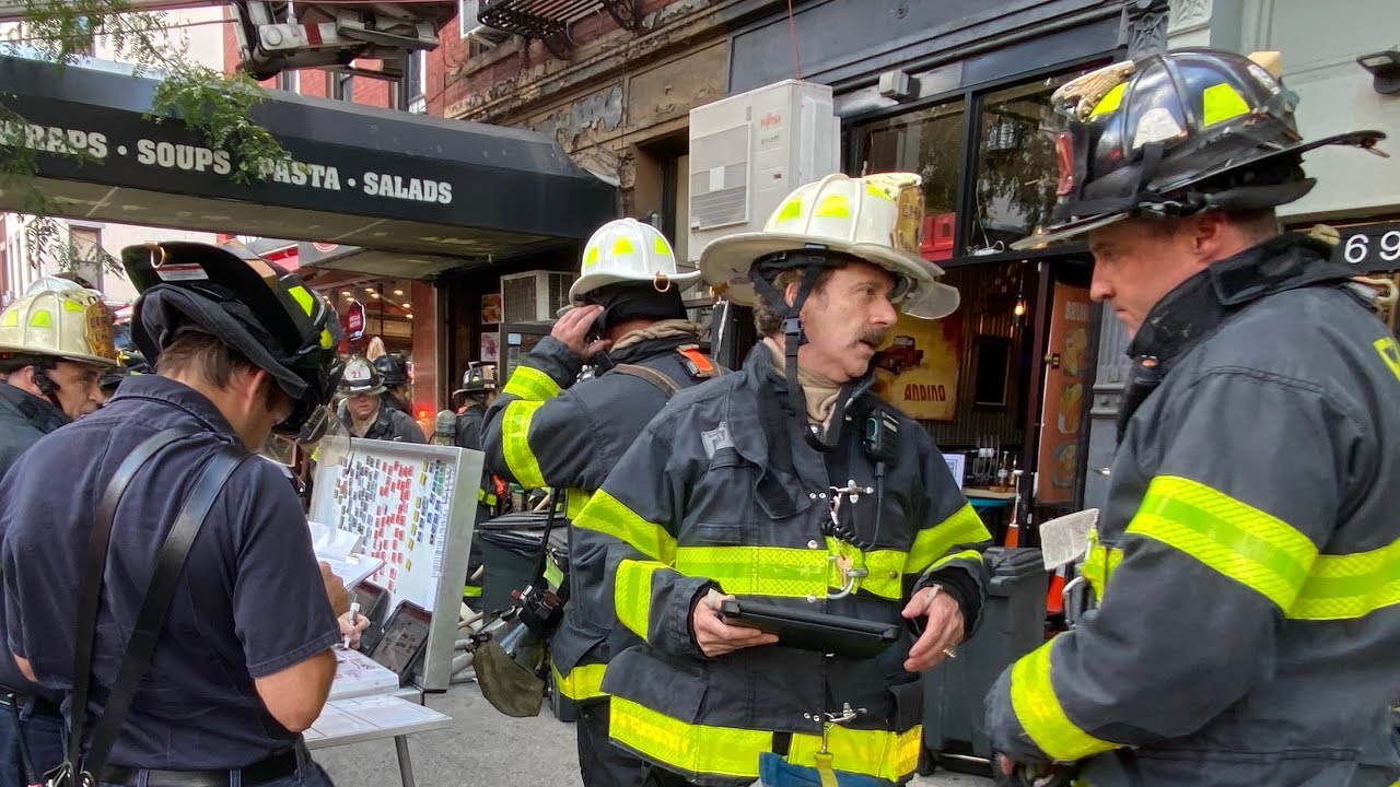 FDNY BOX 833 - FDNY OPERATING AT A 2ND ALARM FIRE IN A MULTIPLE ...