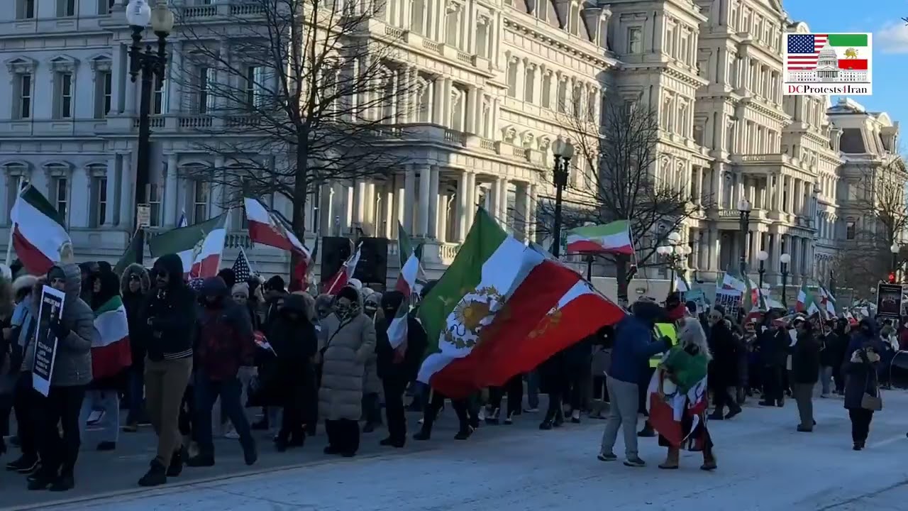 من دلم میخواست کنار تو باشم کف خیابونا سپر بلا شم