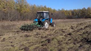 дисковое лущение целинной дернины агрегатом МТЗ 82 + АГ 2,4 дисковое лущение целинной дернины агрегатом МТЗ 82 + АГ 2,4