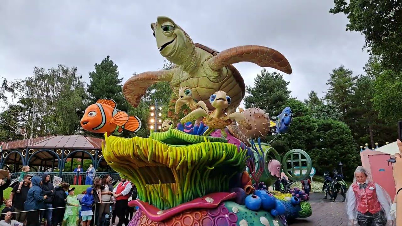 [4K] Disney Stars On Parade (in the rain) 2025, from It's A Small World - Disneyland Paris