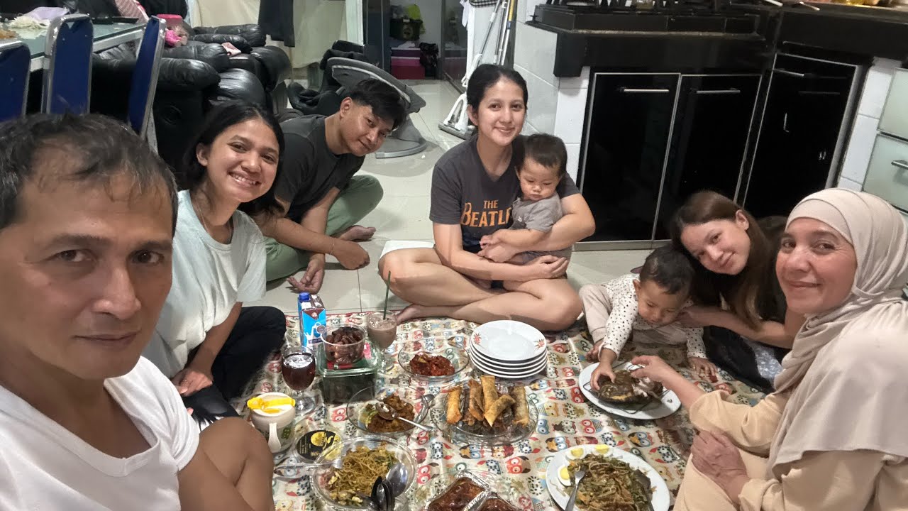 Berbuka puasa makan duren 