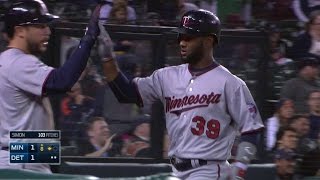 MIN@DET: Hunter ties game with sacrifice fly in 8th