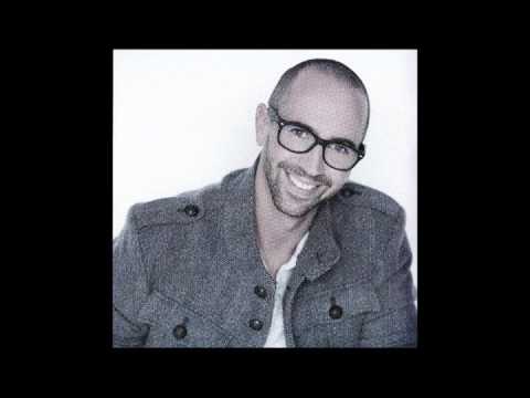 Lucas Arnau — De rodillas - Lucas Arnau (feat Adriana Lucía)