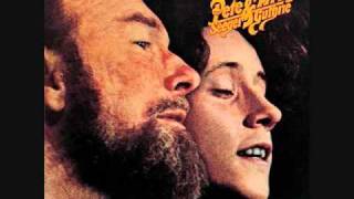 Watch Pete Seeger Estadio Chile video
