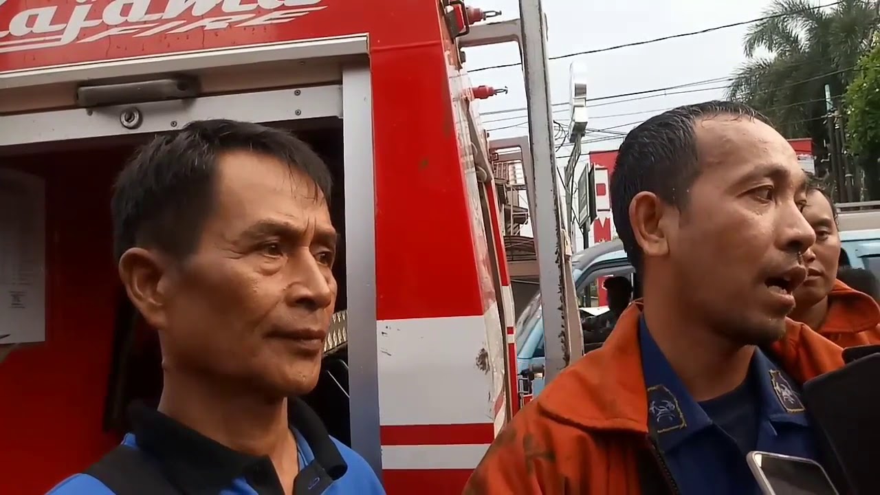 KEBAKARAN: Innalillahi... Rumah Makan I Am Geprek Bensu Cirebon Kebakaran!