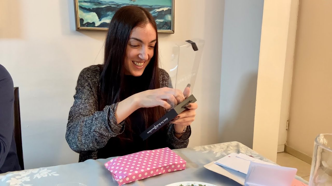 אסמר| משלוח עוגיות יוקרתי, חגיגת יומולדת כפולה (+פתיחת מתנות) וסיום הציור החדש🙌 וולוג