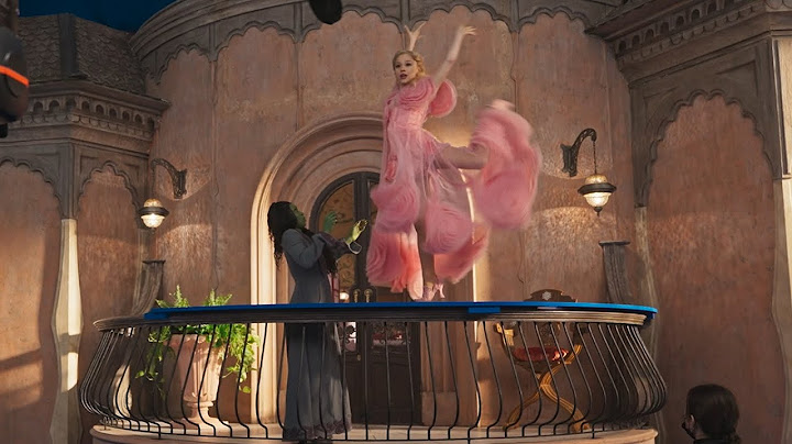 Wicked | A Week On Set With Ariana