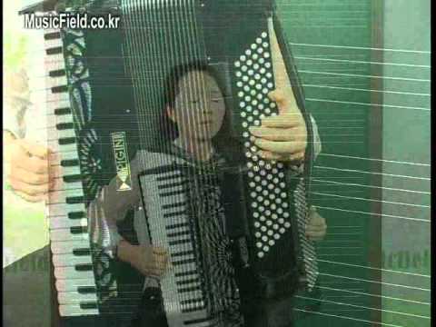 뮤직필드 안동역에서 이철옥 아코디언 연주 Played By Lee Cheol Ok On Accordion