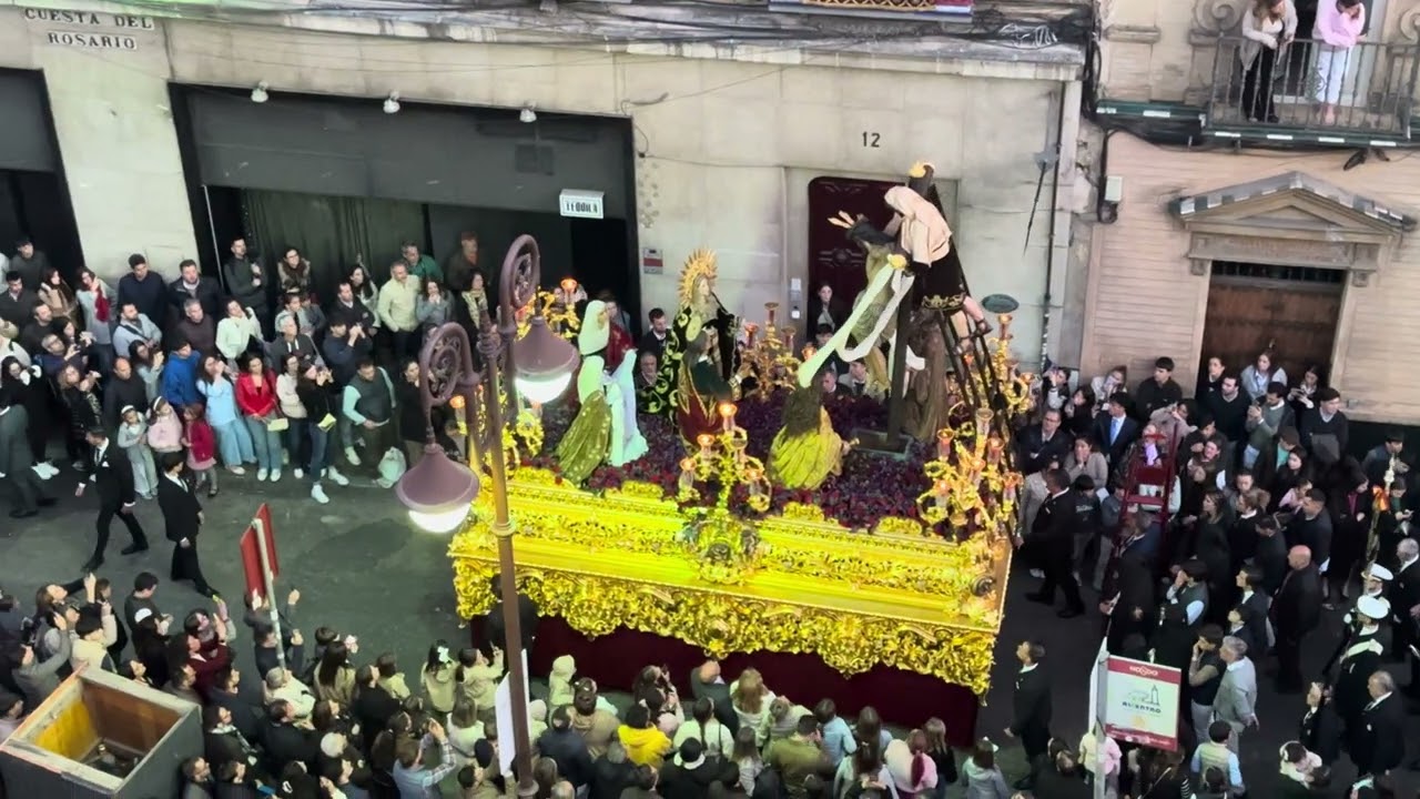 El Cristo de las Cinco Llagas subiendo la Cuesta del Rosario