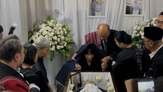 Pemberian ulos tujung untuk Ella  br. Siahaan atas meninggalnya suami terkasih Marlon Ondi Tobing 