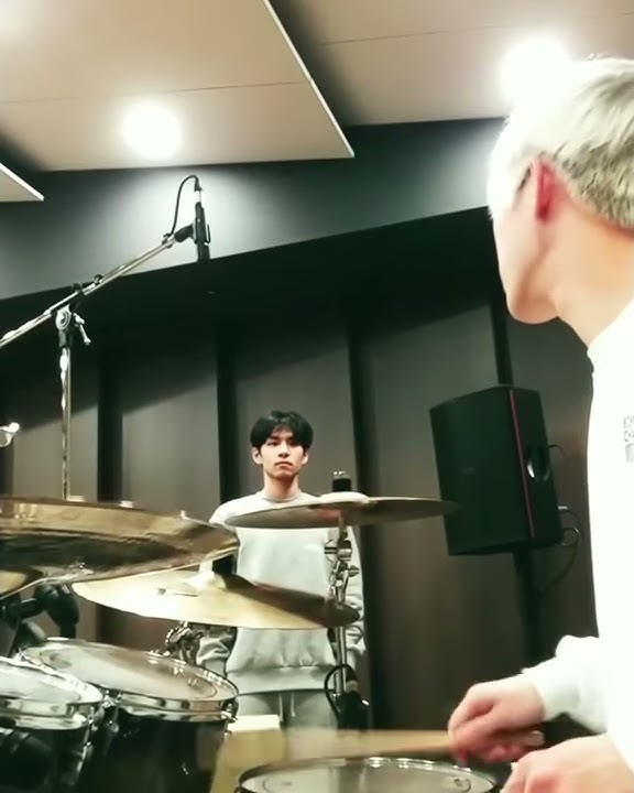 DAY6 Dowoon is practicing drum and Wonpil is dancing to it