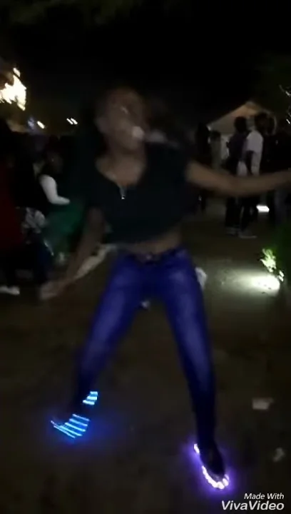 Zambian Girl Dancing Gwara Gwara,Omunye By Distruction Boyz ft Benny Maverick