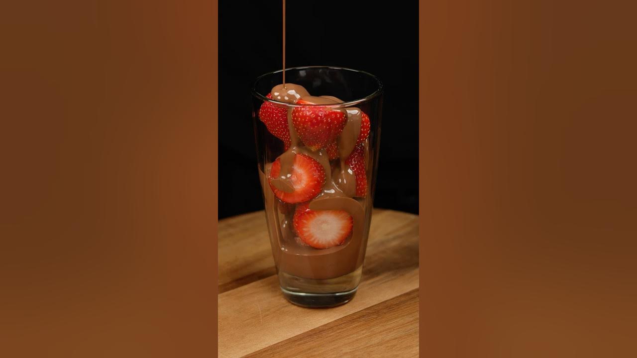 London style strawberry chocolate #shorts London style strawberry chocolate #shorts