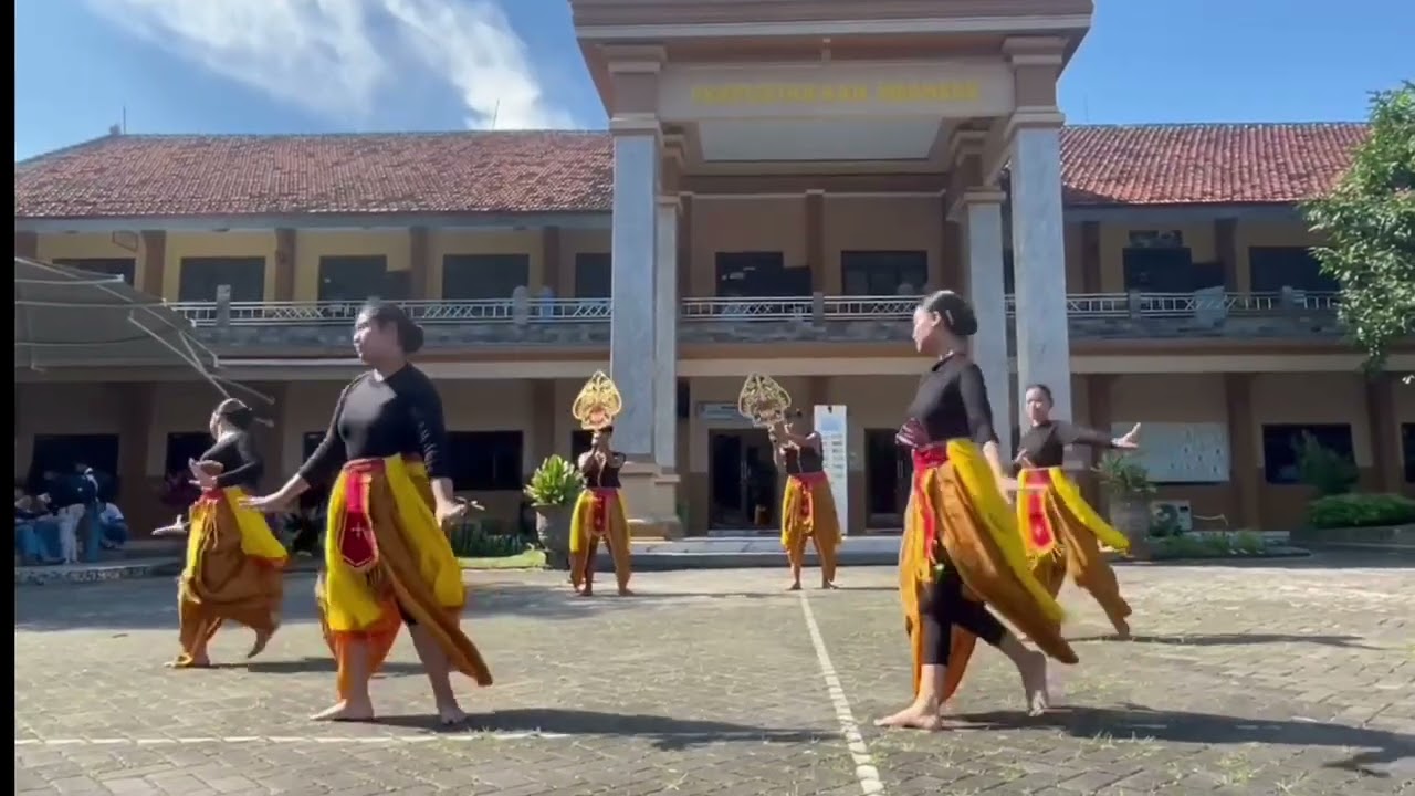 COVER TARI KREASI JOGJA ISTIMEWA KARYA KINANTI SEKAR RAHINA