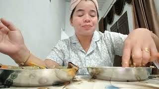 Download Lagu Malam malam ada yang datang minta makan..berdiri dia di gelap tunggu di bagi makan  MP3