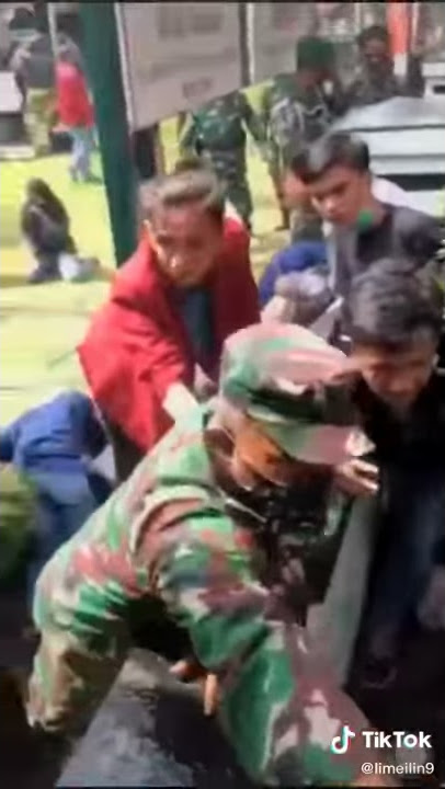 TNI uwu saat demo sama mahasiswa