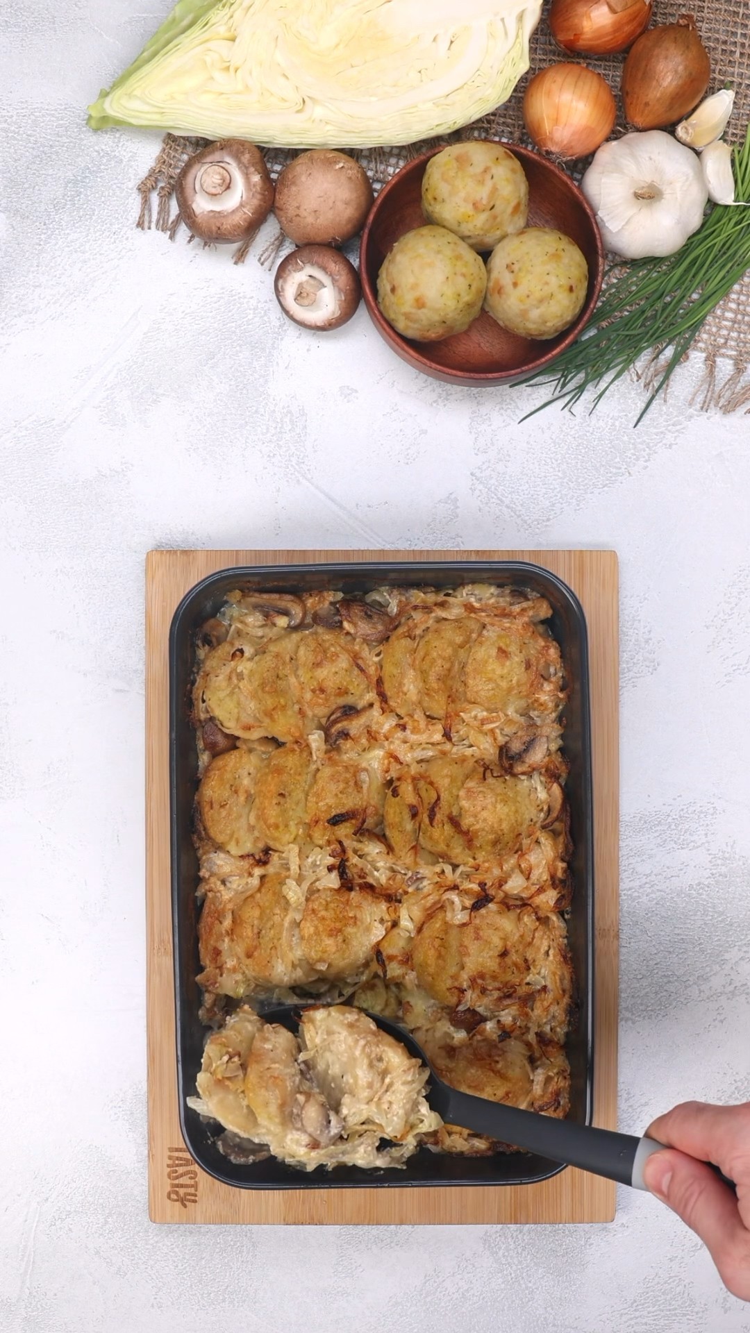 Semmelknödel-Auflauf mit Spitzkohl 🍽️ 🏔️ #EinfachTasty #Semmelknödel # ...