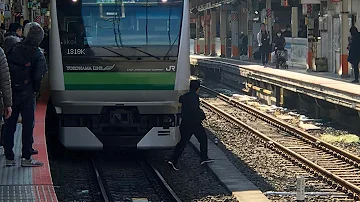 2017年1月2日横浜駅４番線にて人身事故発生後 男性が線路に降りて運転士に怒られる 