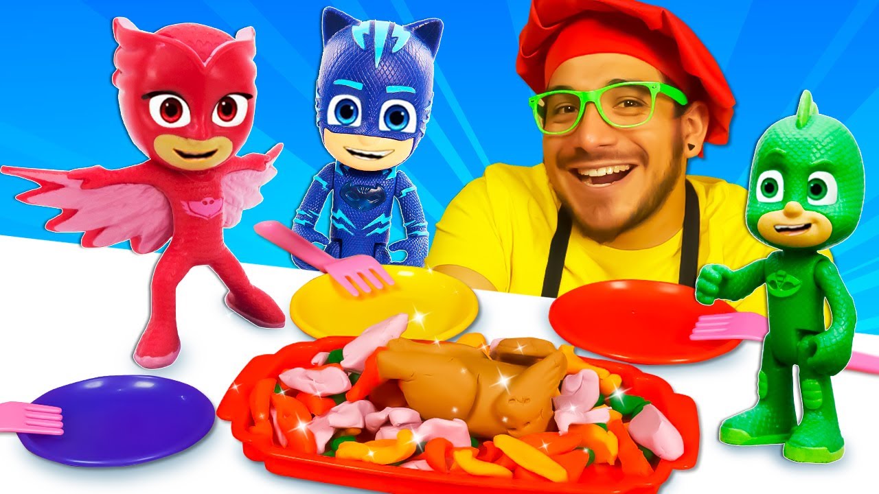 ⁣Los PJ Masks preparando un pollo de la plastilina en el horno. Cocina para niños. Video para niños