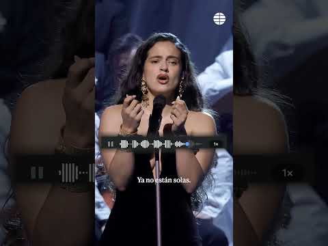 Rosalía canta a