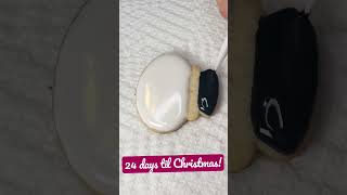 Count Down to Christmas! Mini-Snowman sugar cookie for Advent Calendar #royalicing #christmascookies