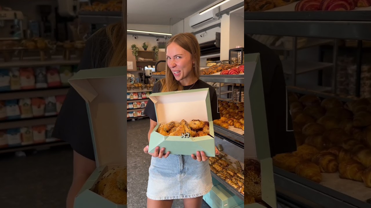 נחשו נכון ואולי תזכו ב־2 קילו בורקס במתנה! עקבו אחרי לחם רפאל וכתבו את הניחוש שלכם בתגובות