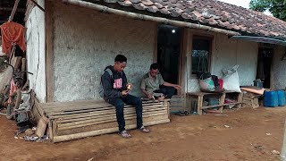 Adem Ayem Hidup Di Desa, Menikmati Pisang Bakar Di Tepas Rumah Bersama Abah | Pedesaan Sunda