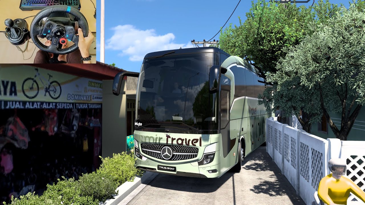 Bus Squeezes Through INSANELY Tight Market Roads in Java (Indonesia) | Steering Wheel Gameplay