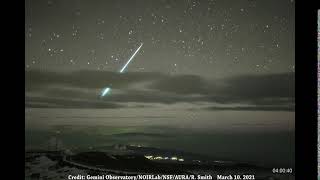 Green Fireball with a Persistent Train over Hawaii