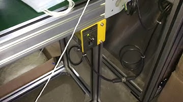 Connection between output conveyor and the earloop welding machine