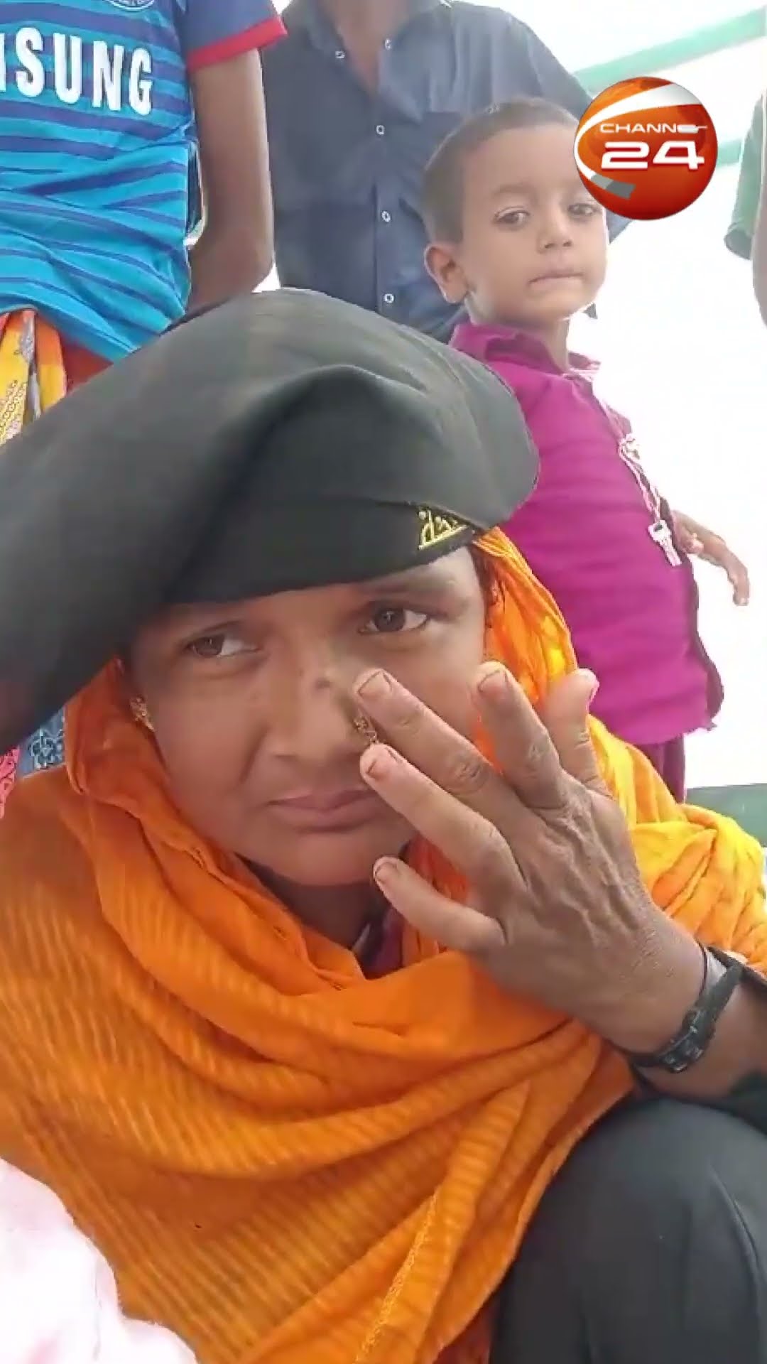 হাতিয়ায় তর্কাতর্কির জেরে ট্রলার নিয়ে এসে অন্য ট্রলারে হামলা