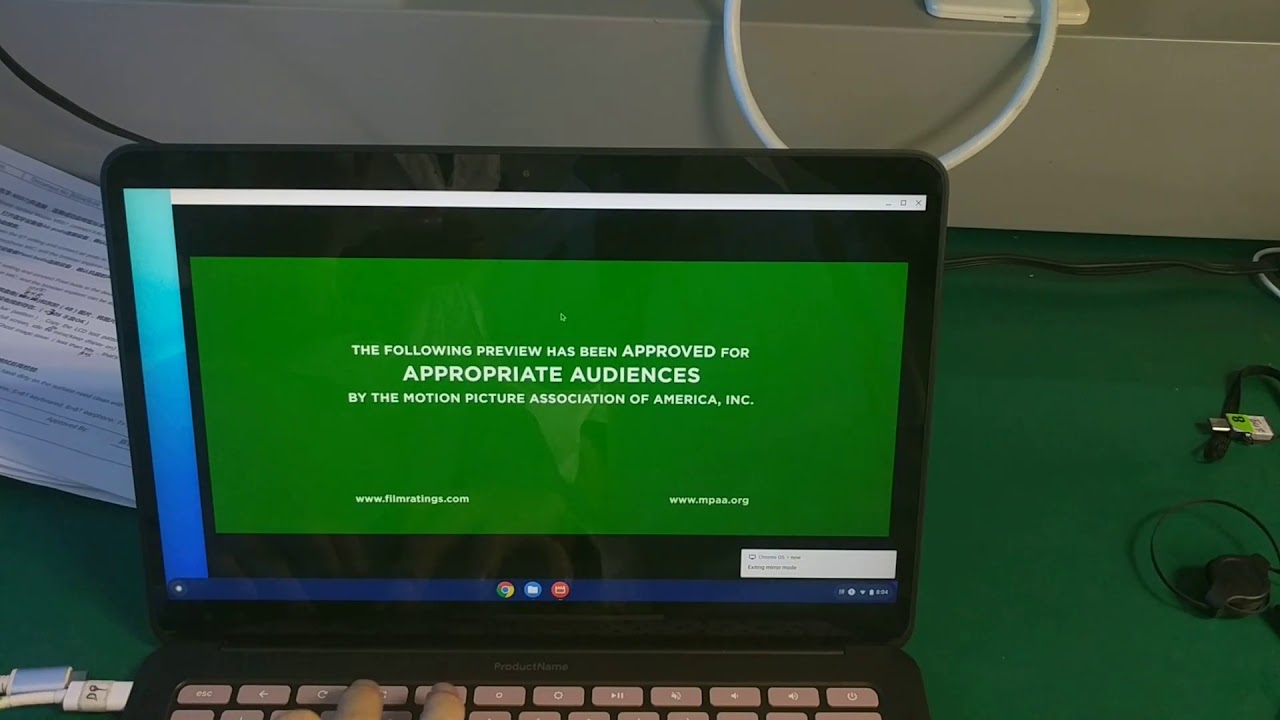 А вот и новый ноутбук от Google на видео. Фото.