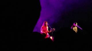 Feist &quot; I&#39;m Not Running Away&quot;  Tempodrom Berlin 2017