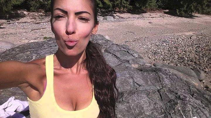 Help Mandy Ross to Travel the World and Earn her G...