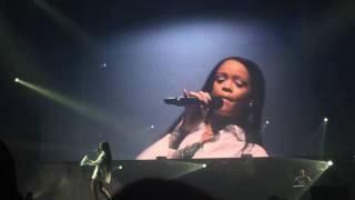 B*tch Better Have My Money - Rihanna ( Live at Drake Summer Sixteen Tour)