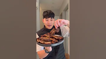 Cooking Galbi Korean BBQ Marinated Beef Short Ribs For Lunch 