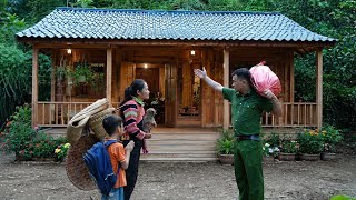 A single mother is gifted her dream home by a kind-hearted police officer – a touching story.