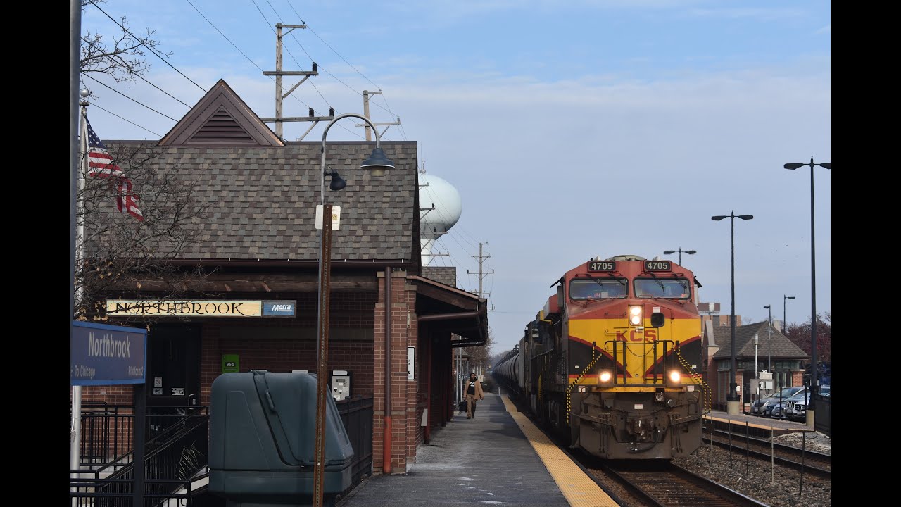 Rare! KCS 4705 leads CP 686 in Northbrook, IL