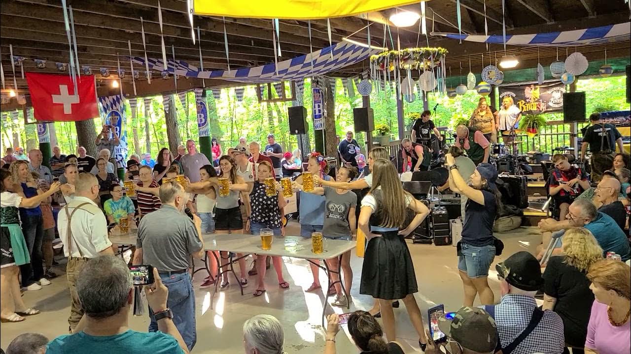 Germania Park Oktoberfest Masskrugstemmen competition (female group